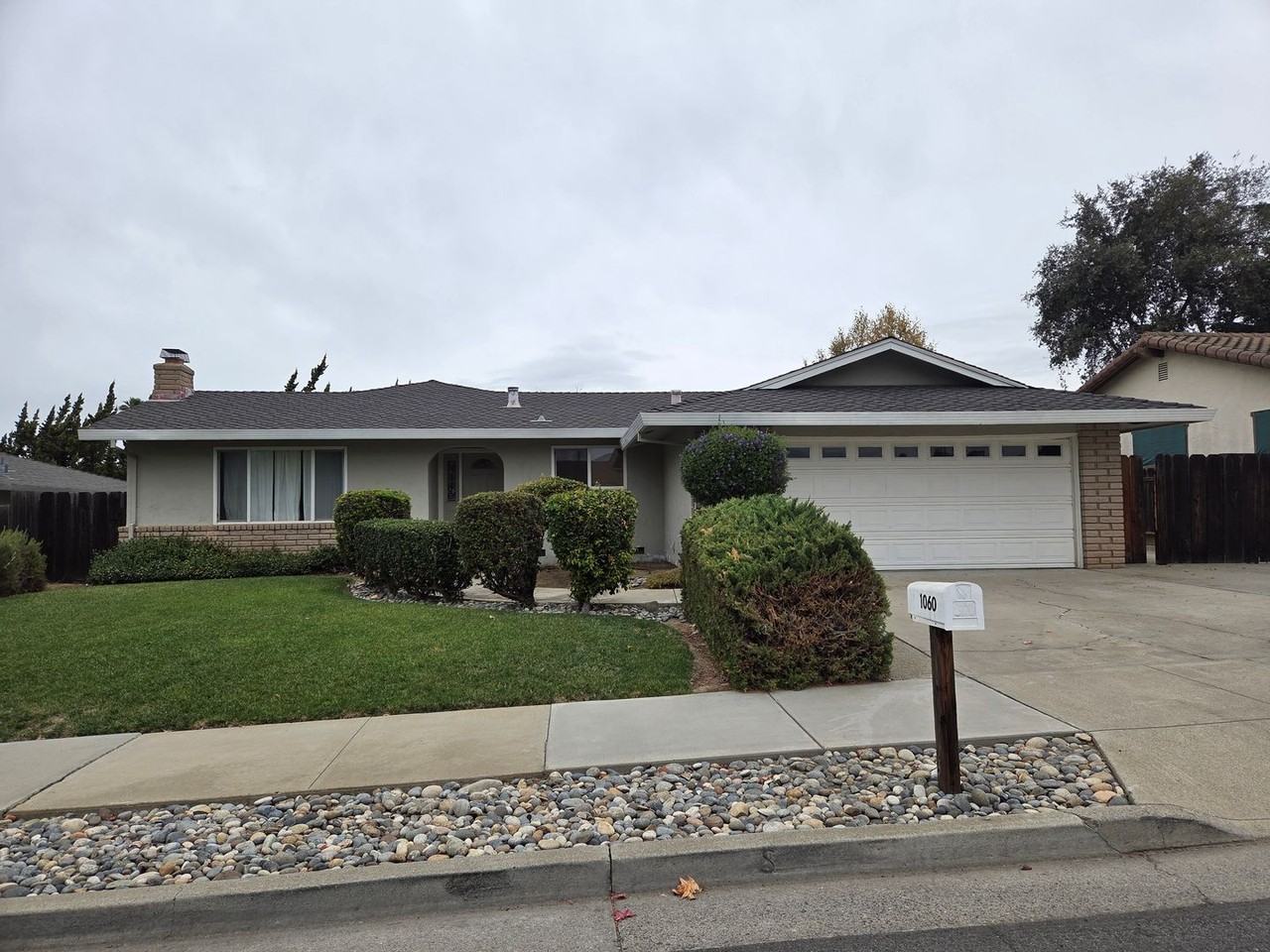 1060 Juniper Dr - Photo 2 of 32