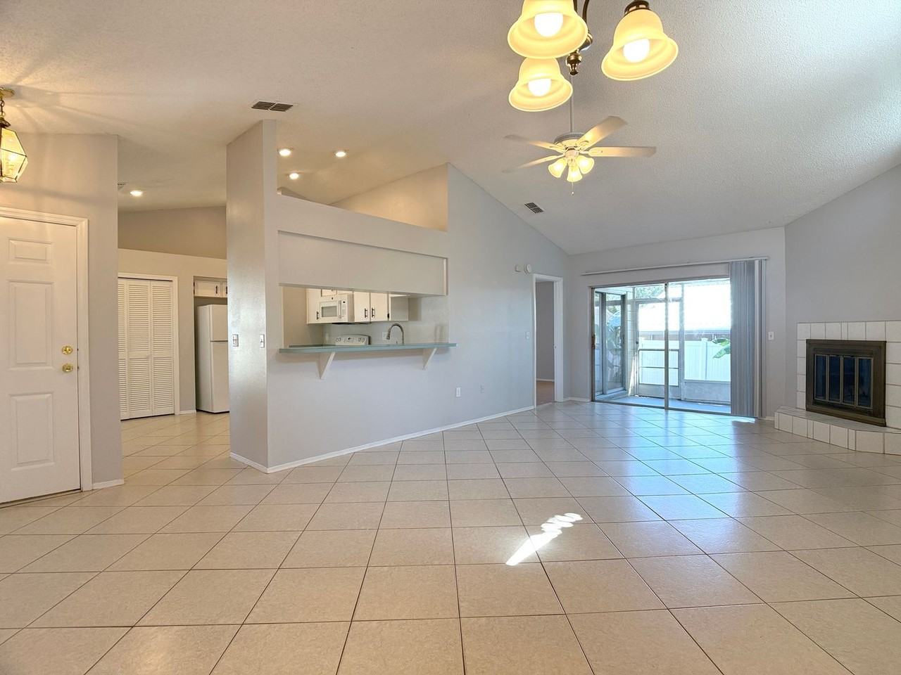 504 Lake Dexter Blvd - Photo 3 of 34
