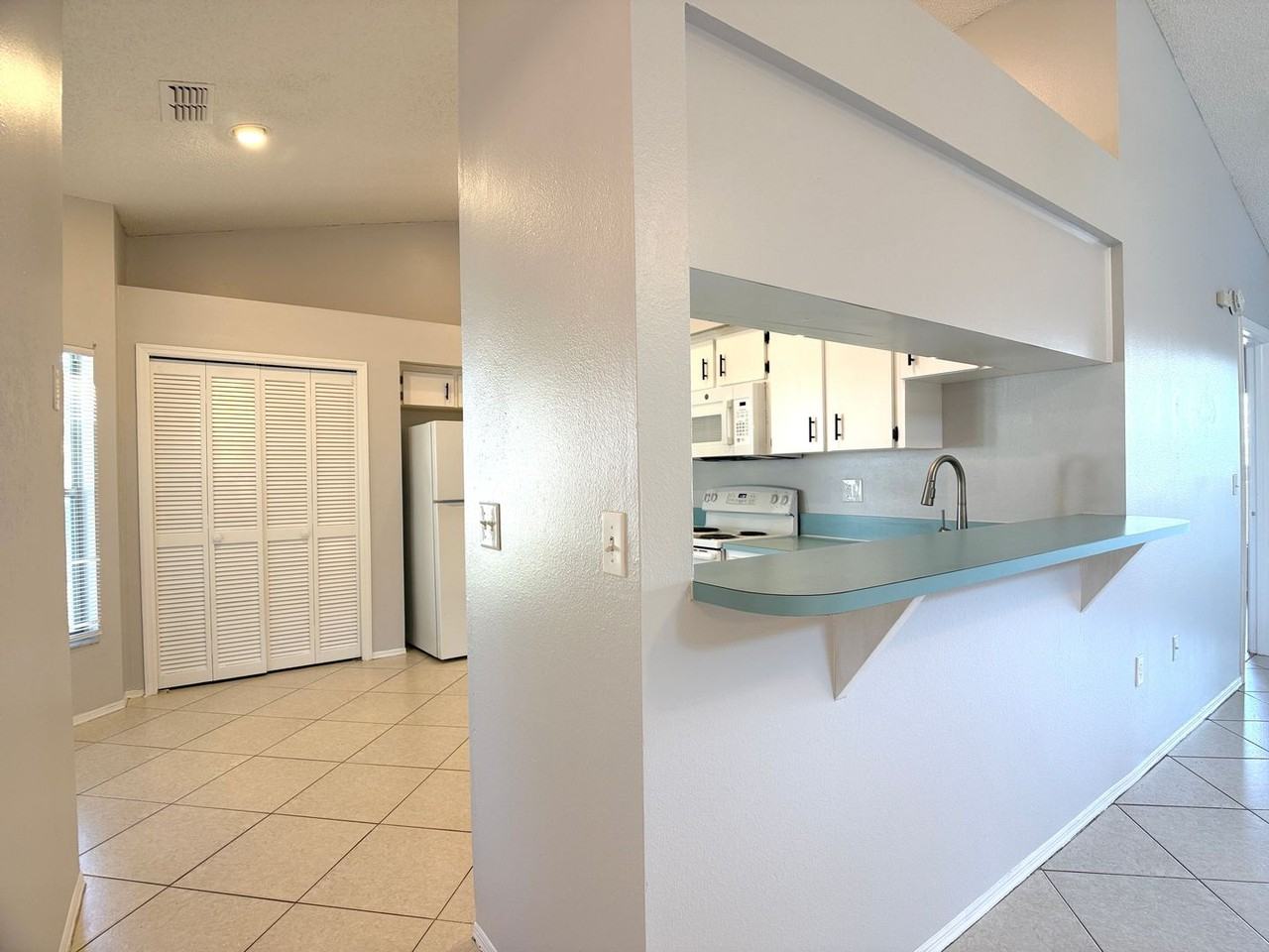 504 Lake Dexter Blvd - Photo 4 of 34