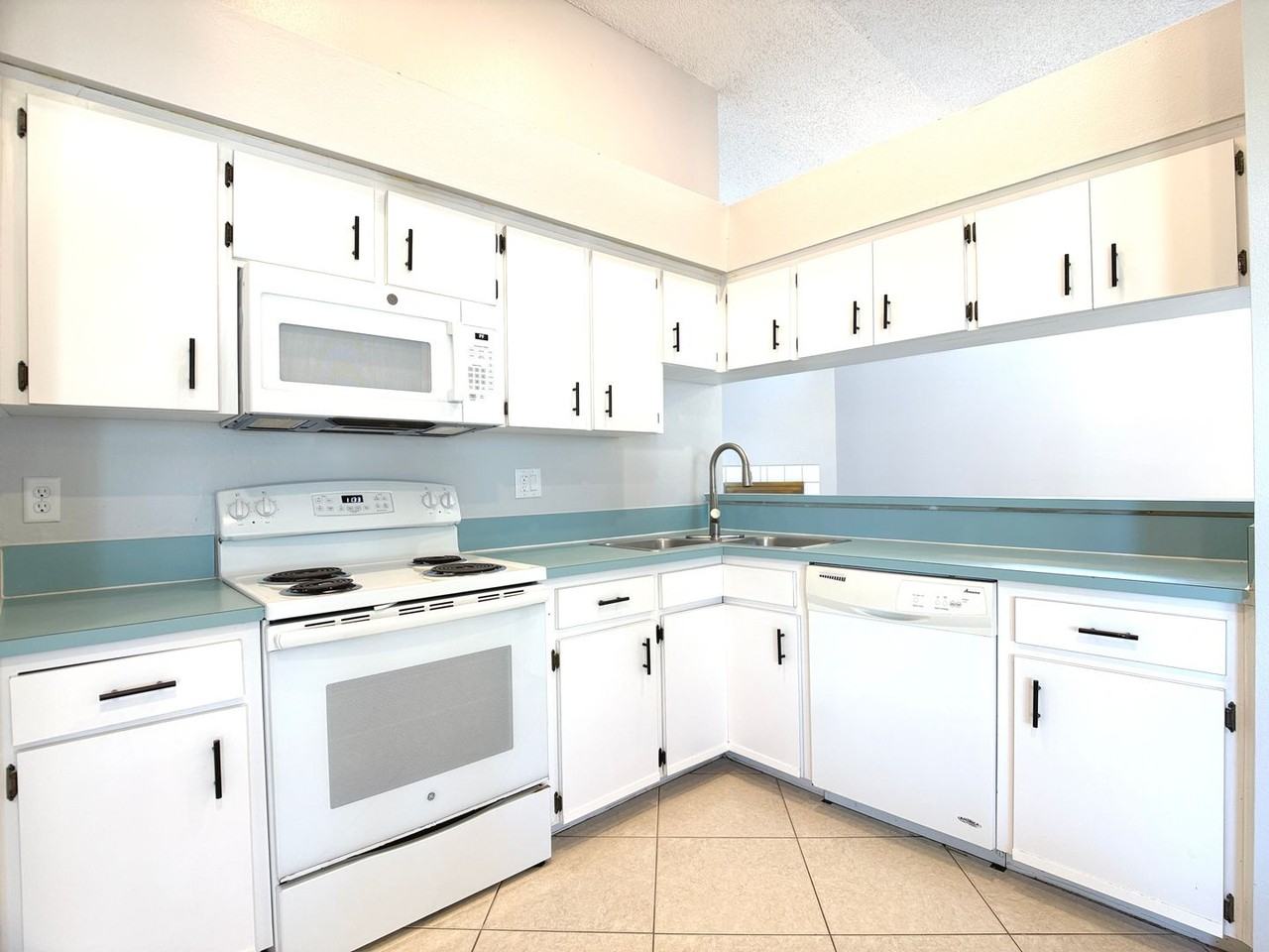 504 Lake Dexter Blvd - Photo 5 of 34