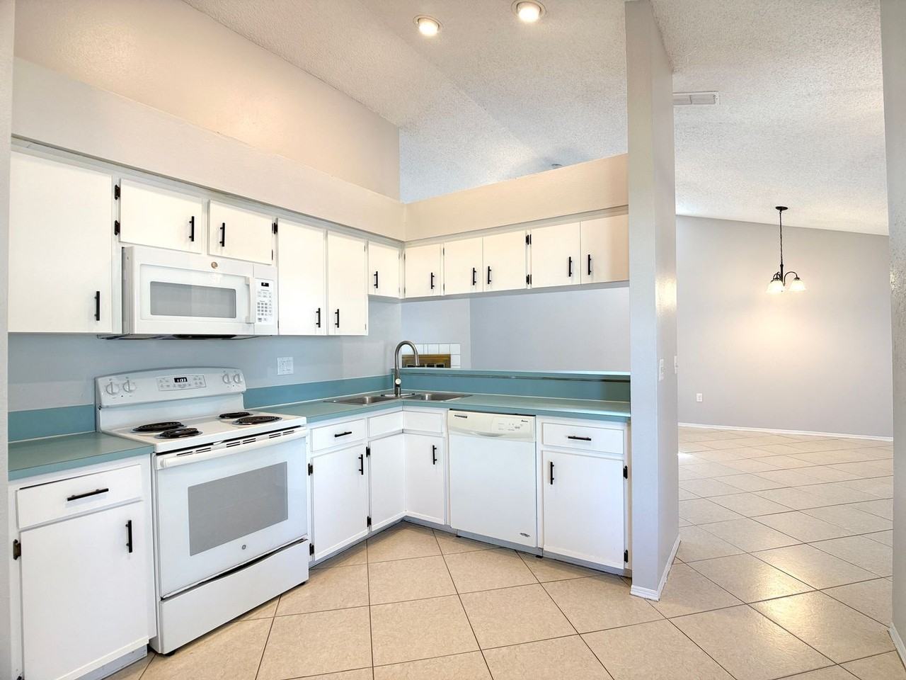 504 Lake Dexter Blvd - Photo 6 of 34