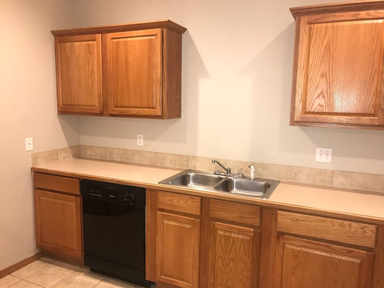 709 Ne 4th St - Photo 5 of 10