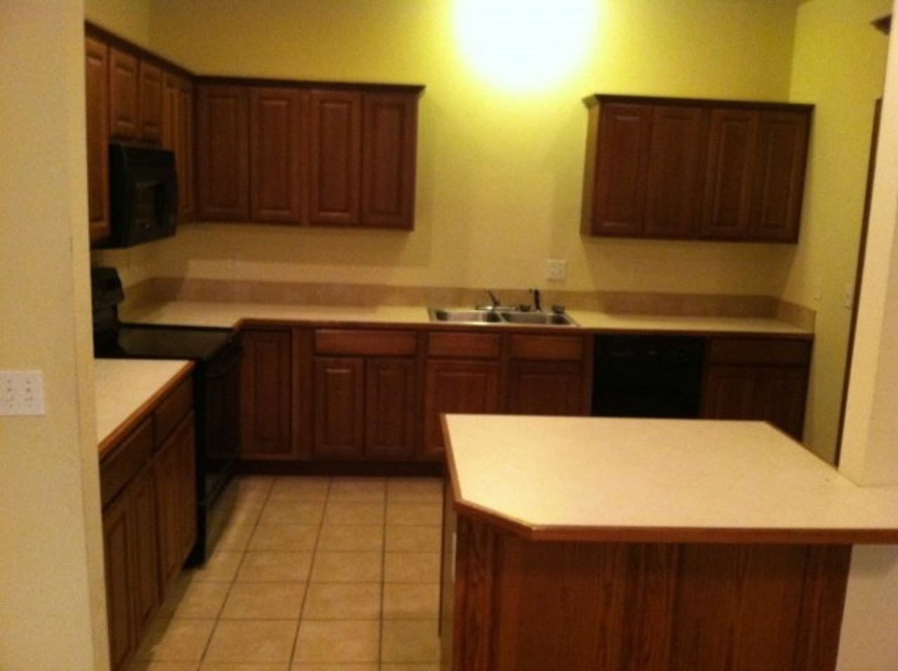 711 Ne 4th St - Photo 5 of 10