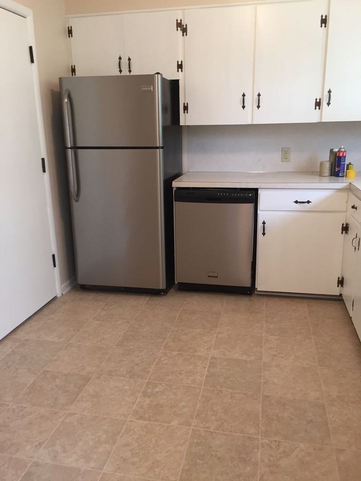 231 S Dryden St - Photo 3 of 10
