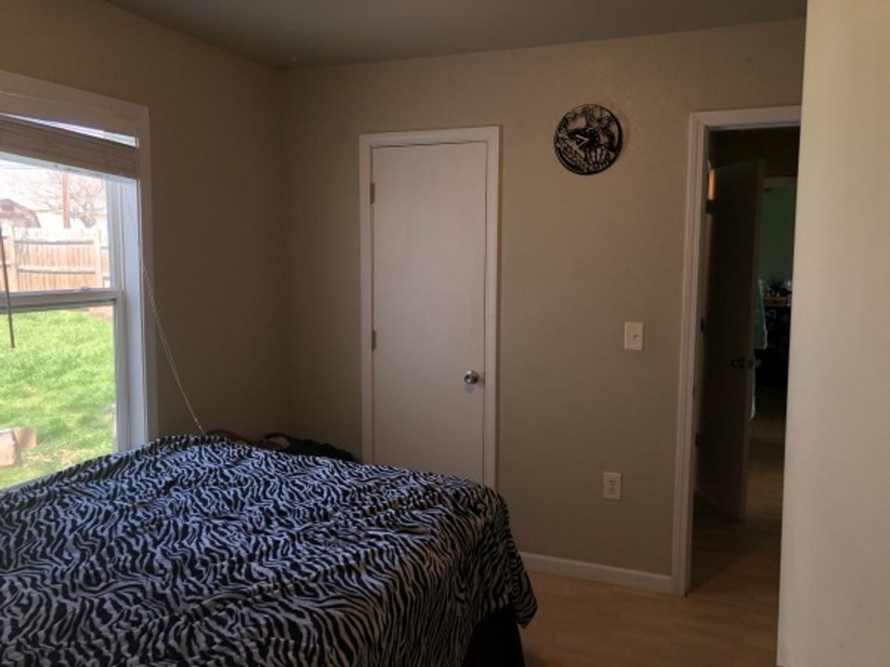 830 S Hall St - Photo 3 of 5