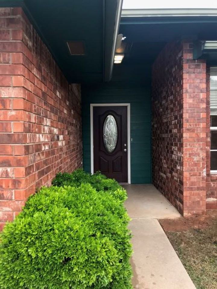 2021 N Manning St - Photo 2 of 29