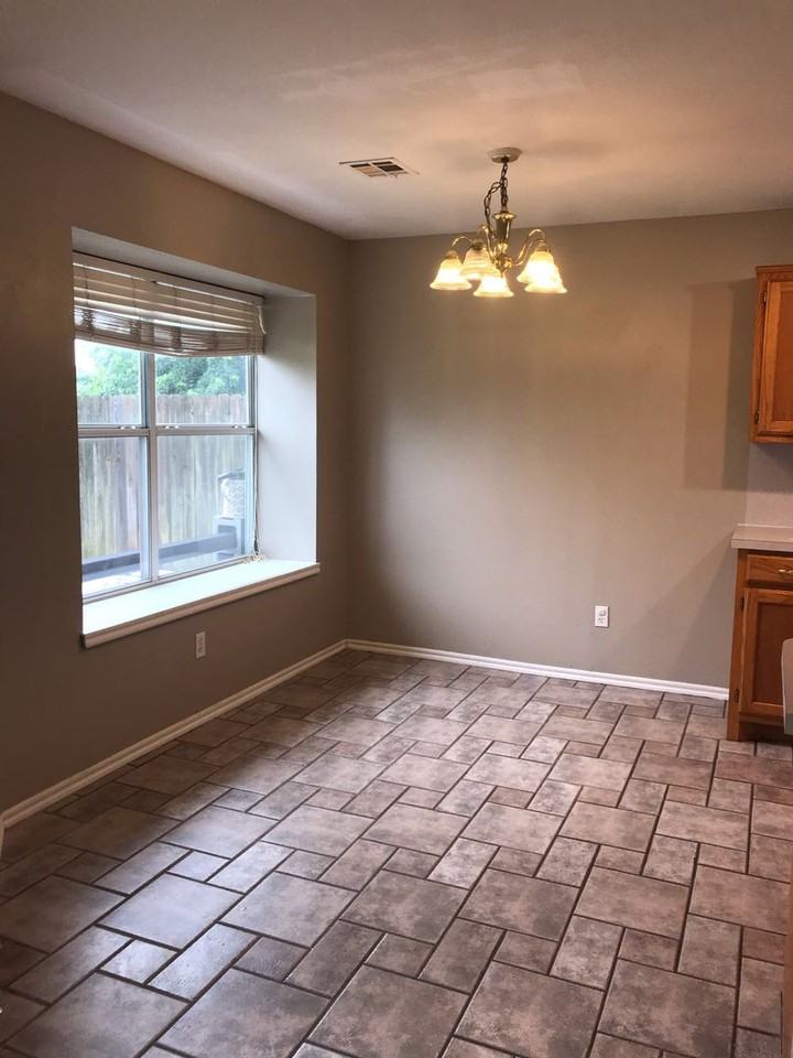 2021 N Manning St - Photo 5 of 29