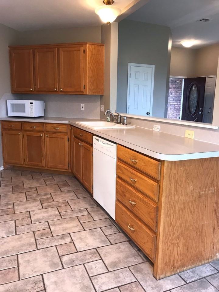 2021 N Manning St - Photo 6 of 29