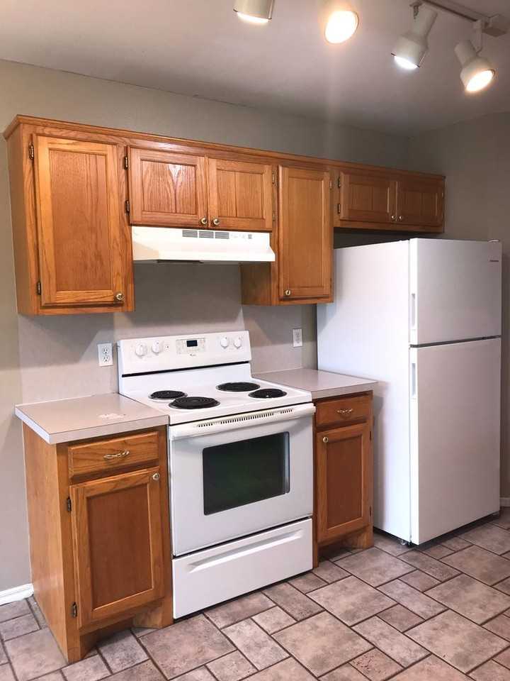 2021 N Manning St - Photo 7 of 29