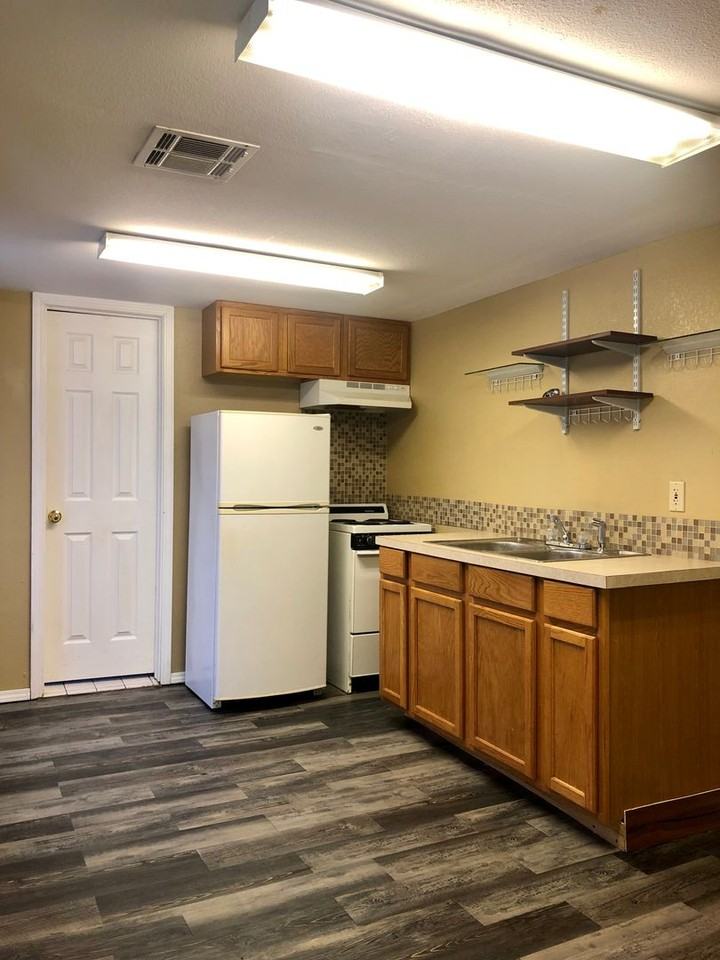 808 S Washington St - Photo 3 of 8