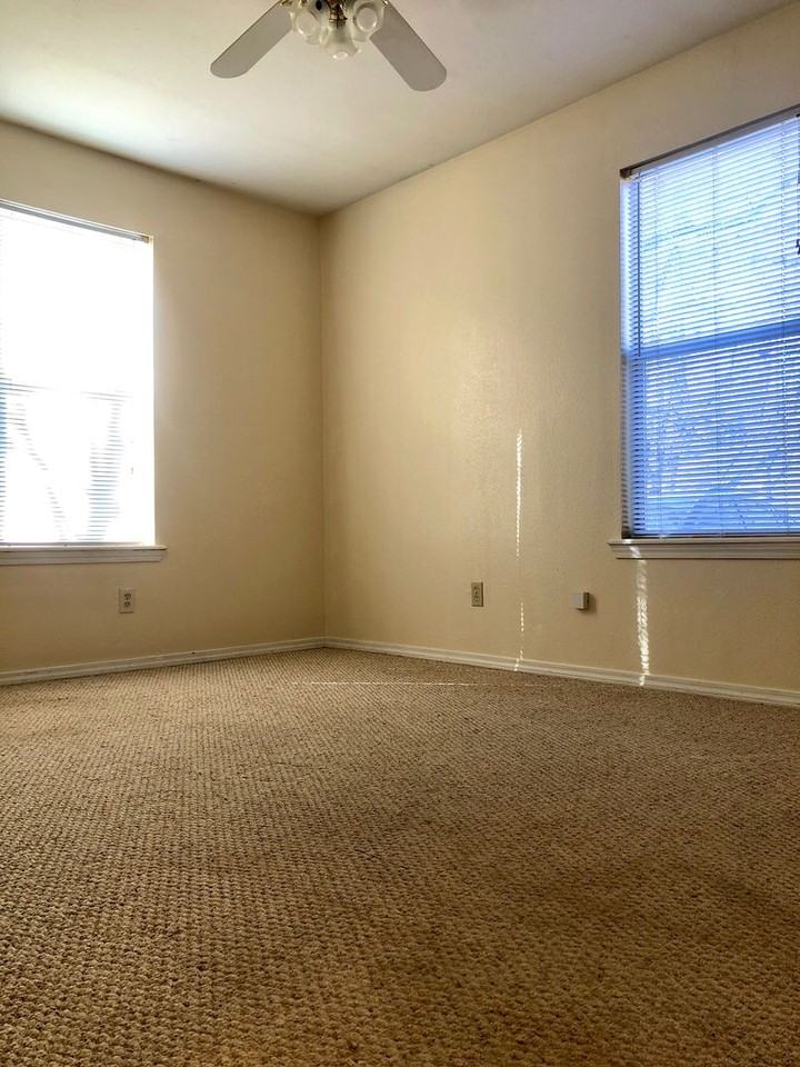 808 S Washington St - Photo 5 of 8