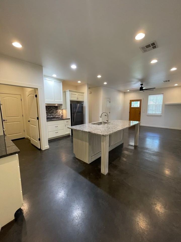 1407 S Lowry St - Photo 6 of 20