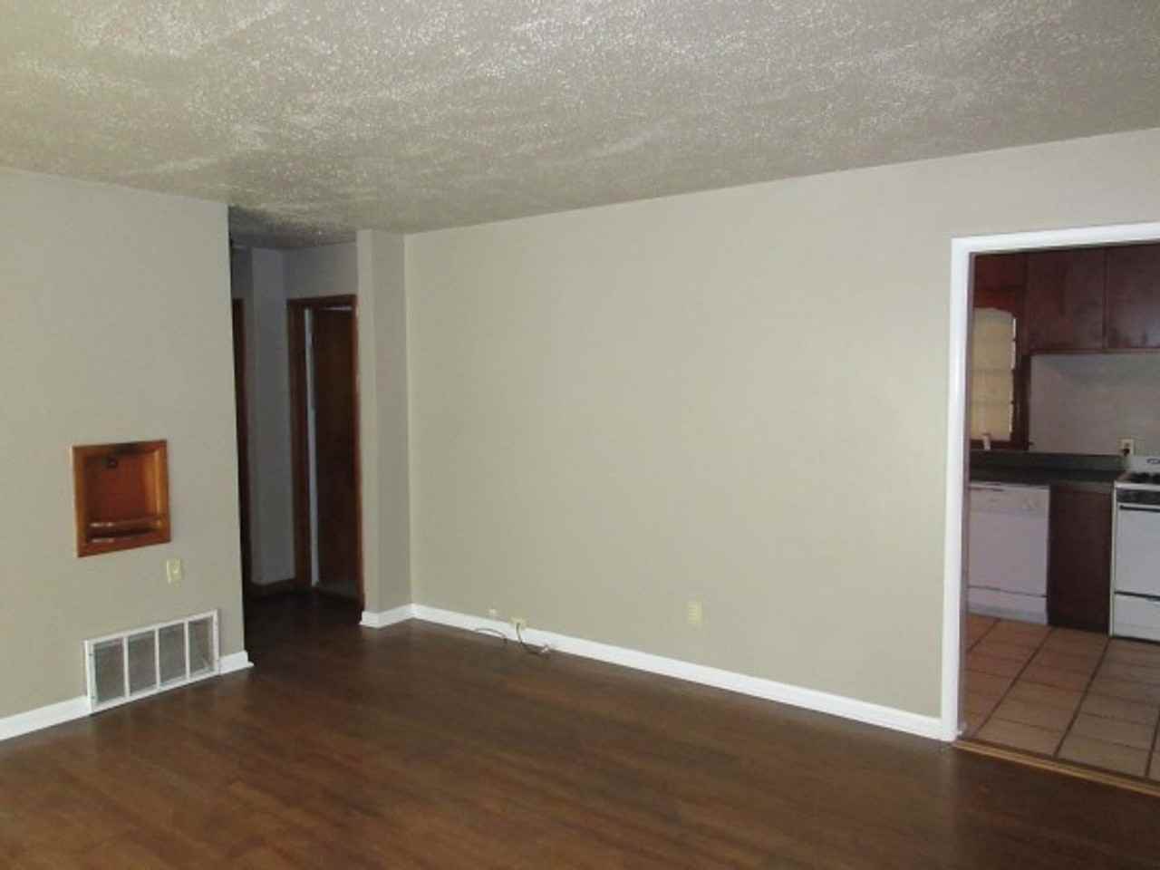 717 W Bennett Dr - Photo 2 of 18