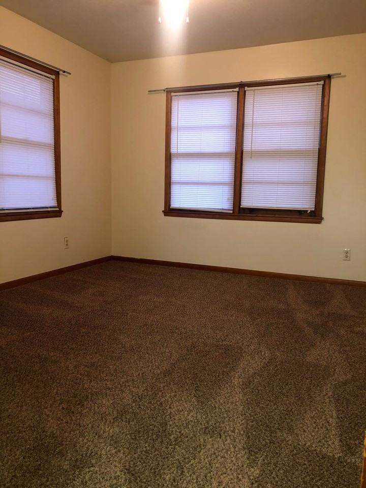 235 N Duck St - Photo 3 of 7