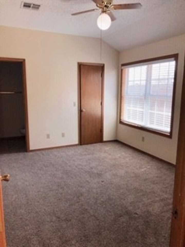 711 E Redbud Dr - Photo 6 of 6
