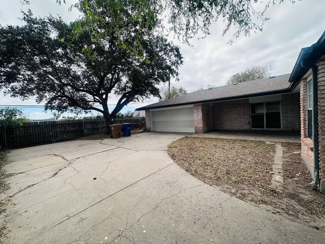 6210 Wimbledon St - Photo 2 of 4