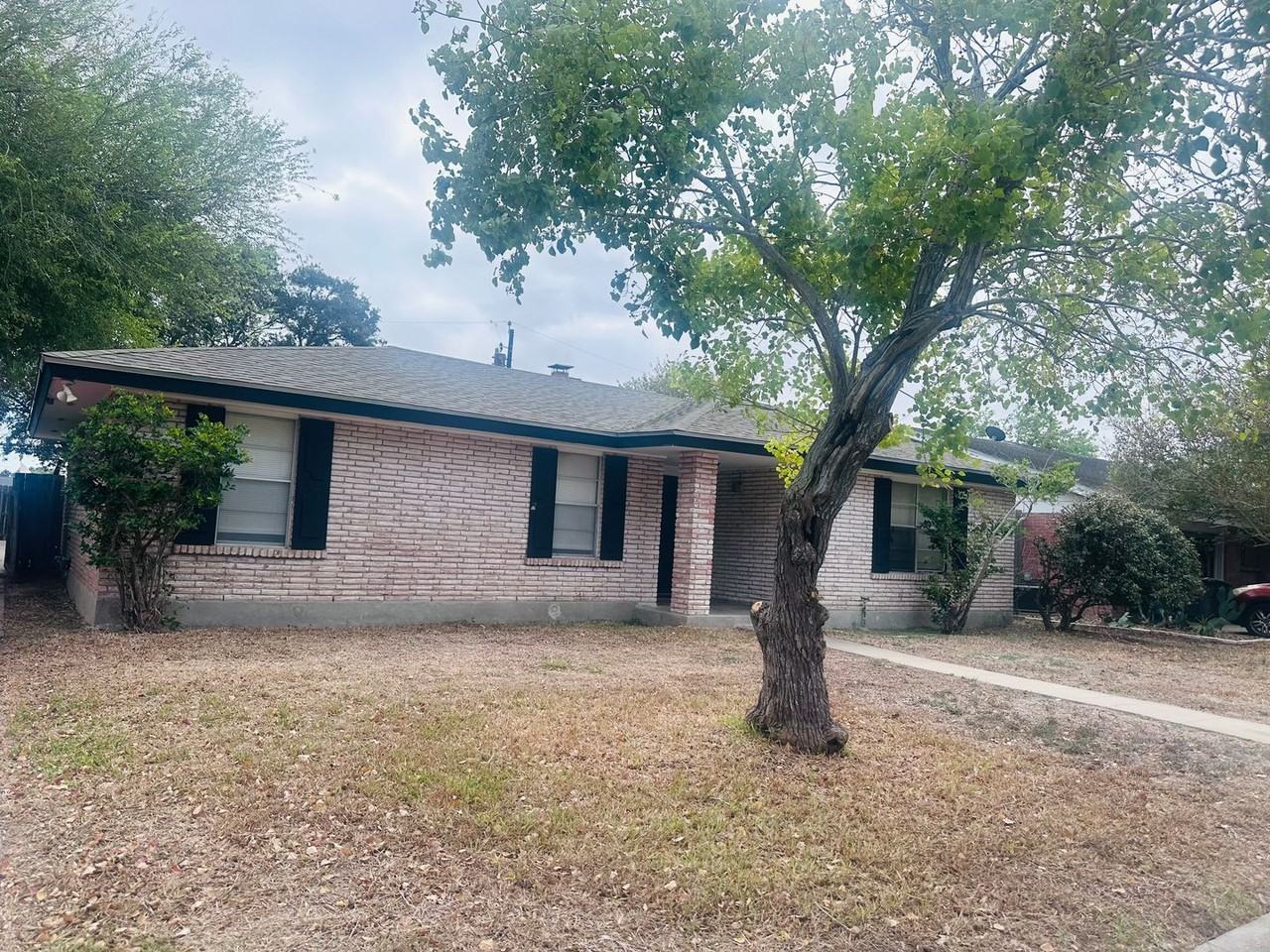 6210 Wimbledon St - Photo 3 of 4