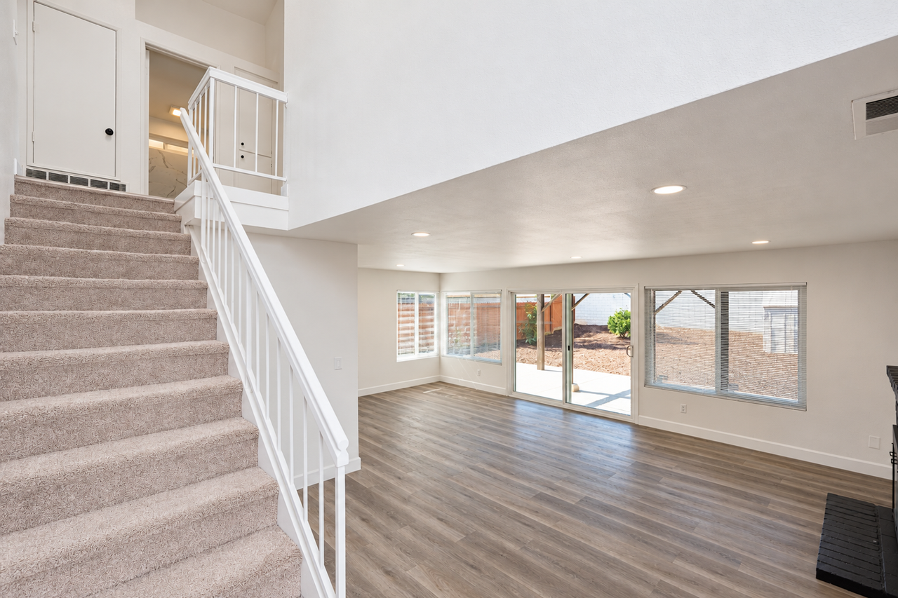 16369 Silverbirch Rd - Photo 5 of 27
