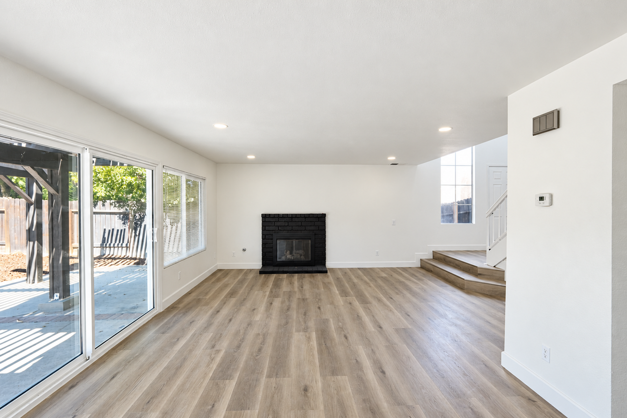 16369 Silverbirch Rd - Photo 7 of 27