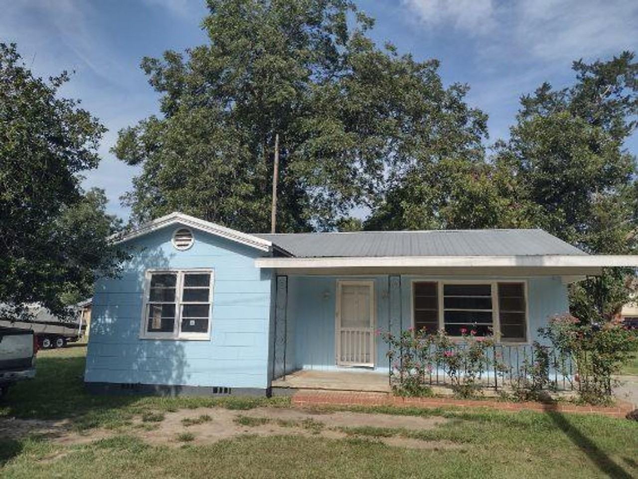 131 131 N Manning Street - Photo 2 of 7