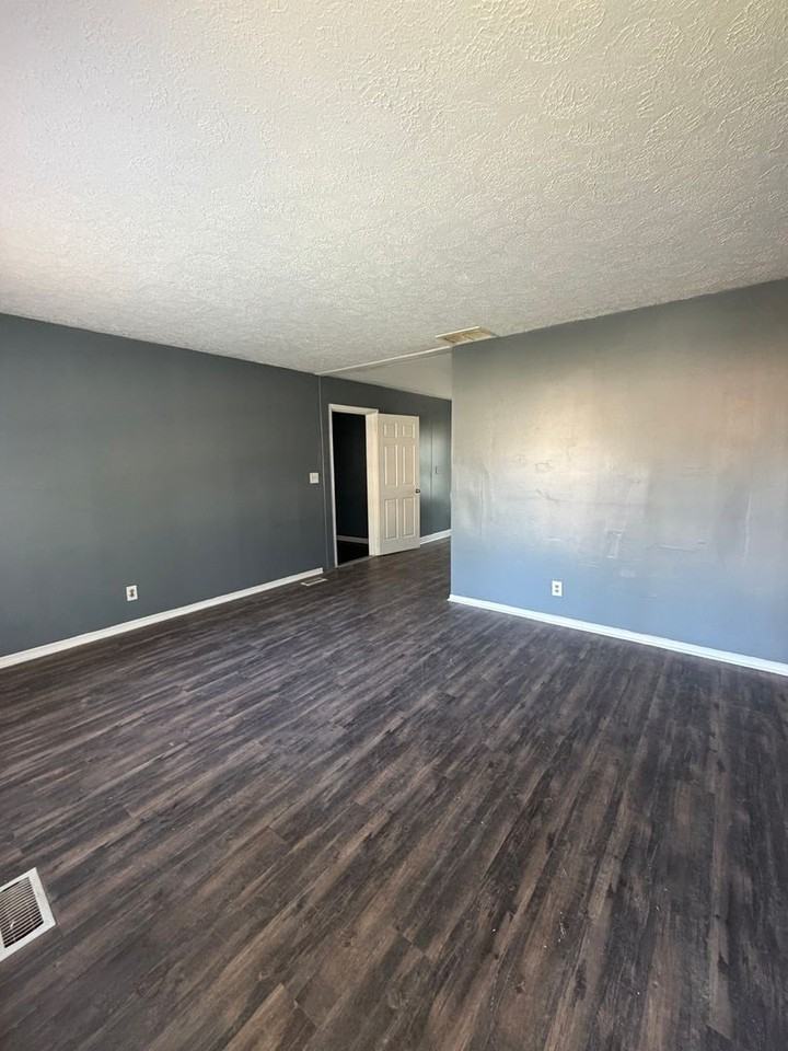 4351 N Sheridan Ave - Photo 2 of 14
