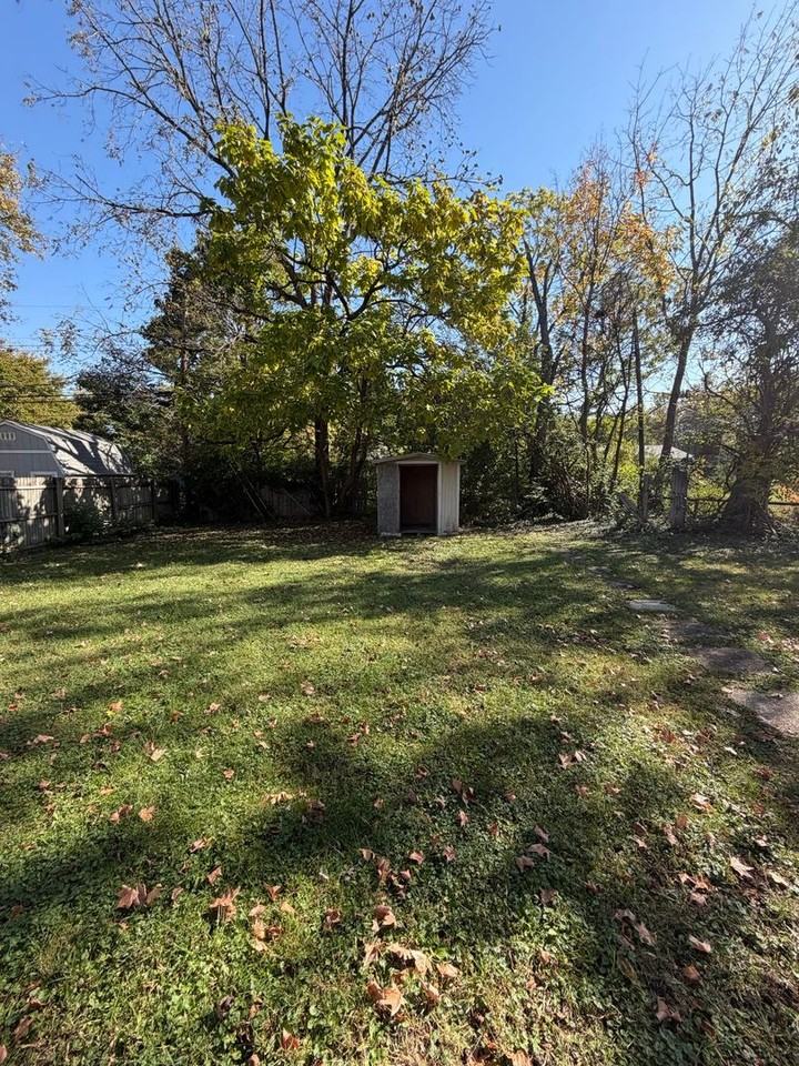 4351 N Sheridan Ave - Photo 4 of 14