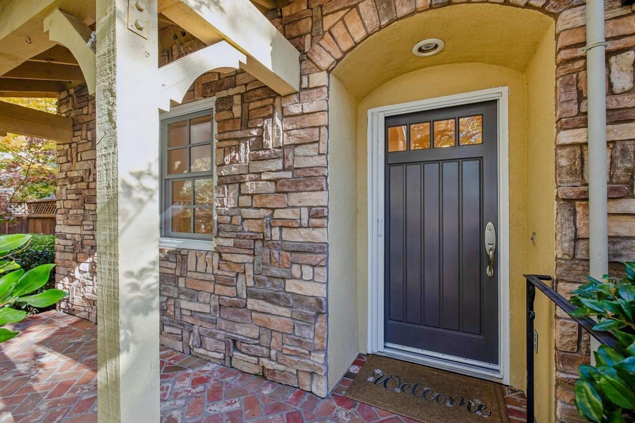 1254 Hoover St - Photo 3 of 33