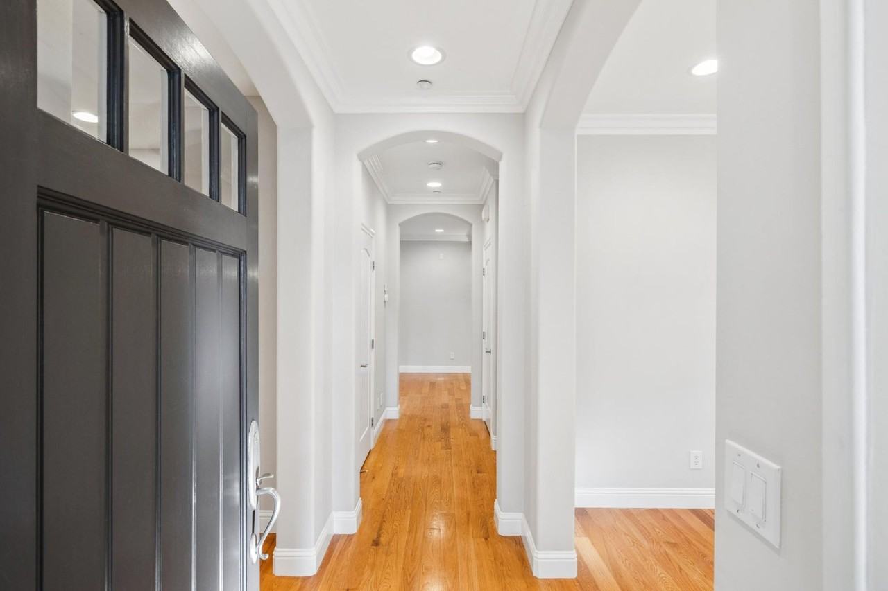 1254 Hoover St - Photo 4 of 33