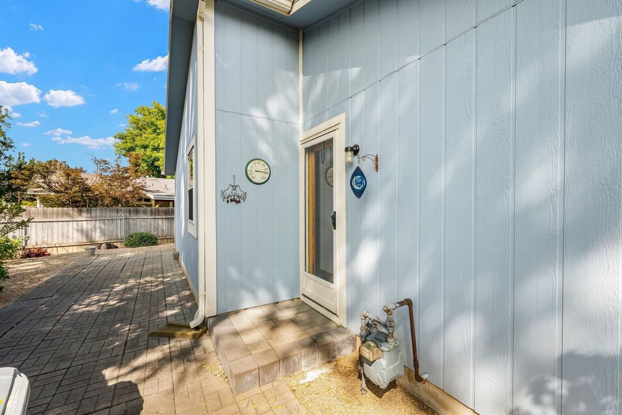 1275 E Boise Ave - Photo 4 of 36