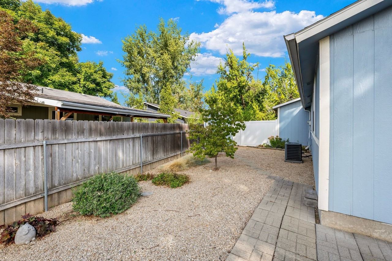 1275 E Boise Ave - Photo 7 of 36