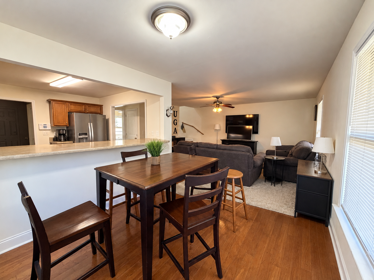 148 Ruth St - Photo 3 of 17