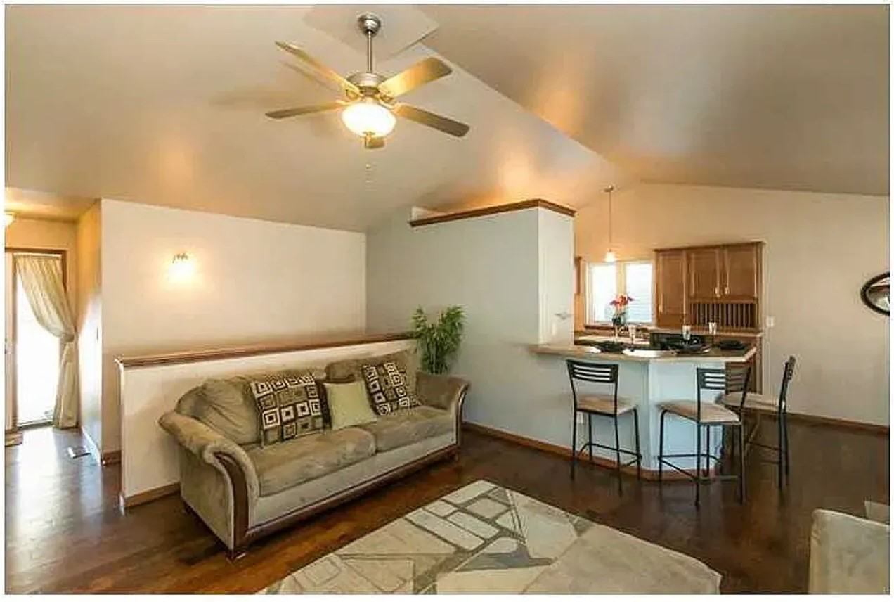 894 Mccollister Ct - Photo 3 of 20