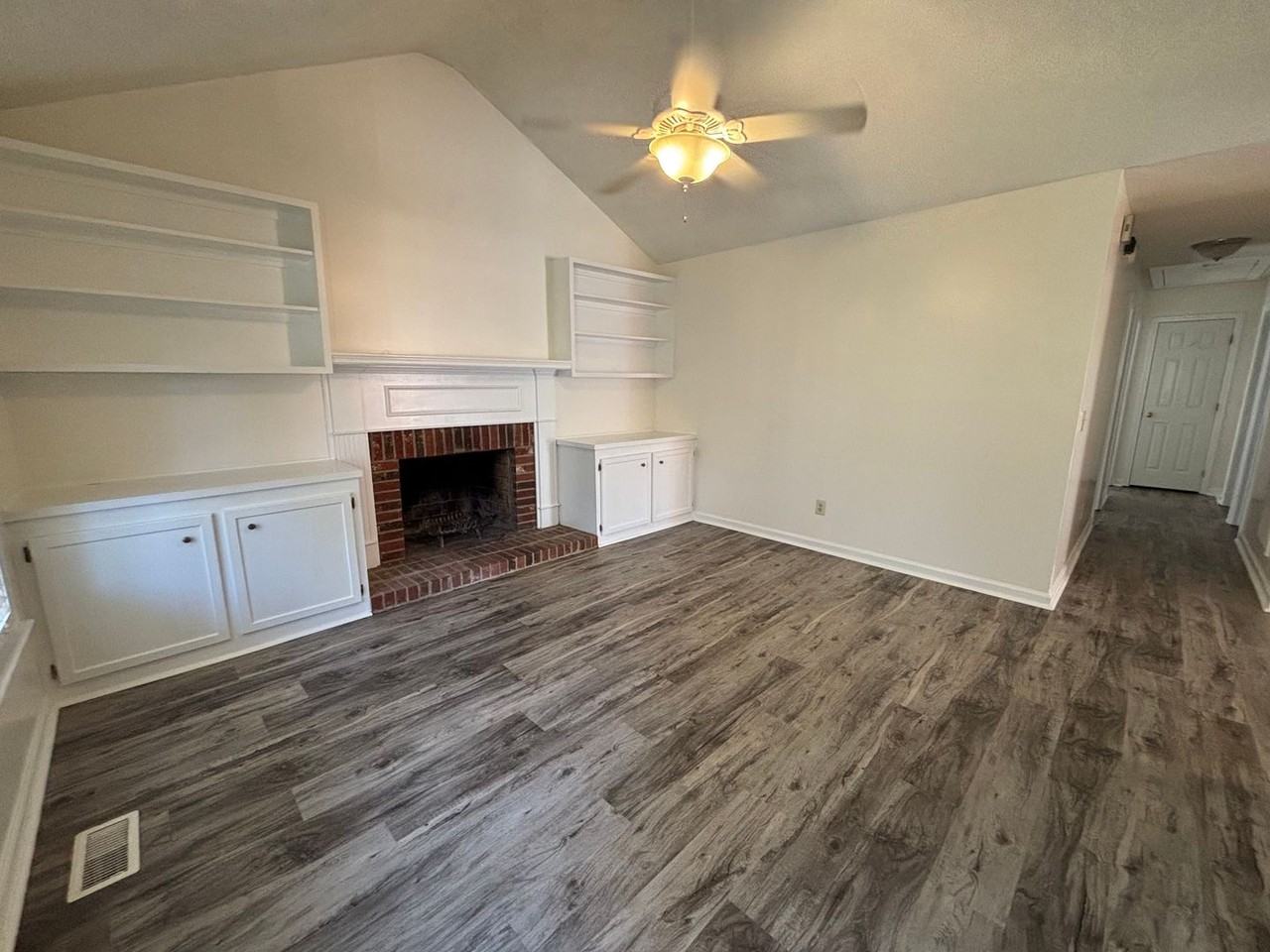 1007 Chevis St - Photo 2 of 13