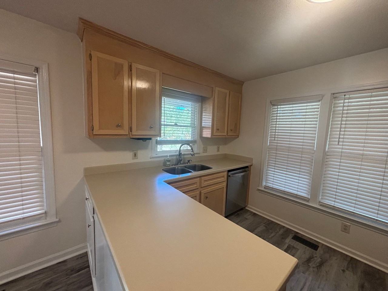 1007 Chevis St - Photo 5 of 13