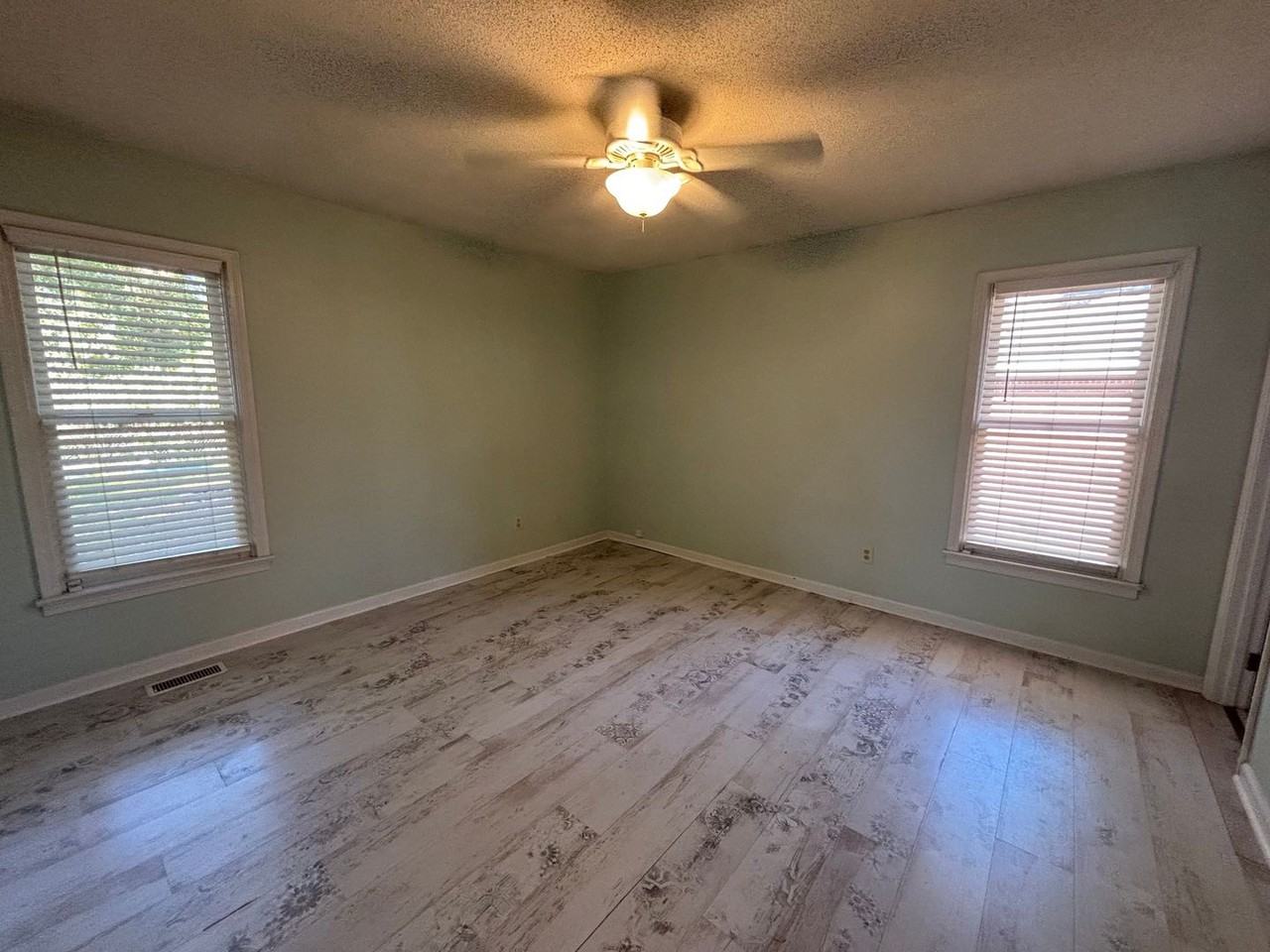 1007 Chevis St - Photo 7 of 13