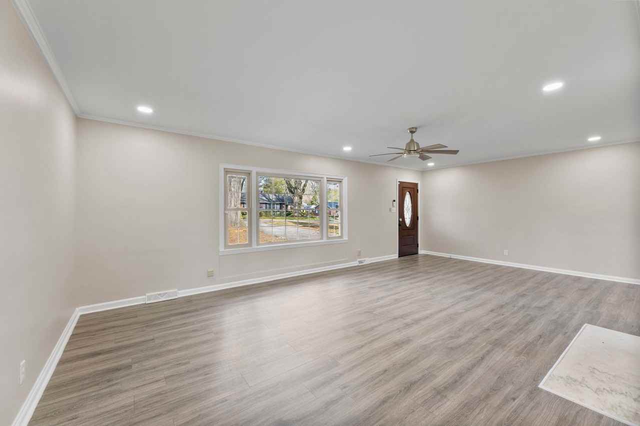 420 Downey Pl - Photo 4 of 26