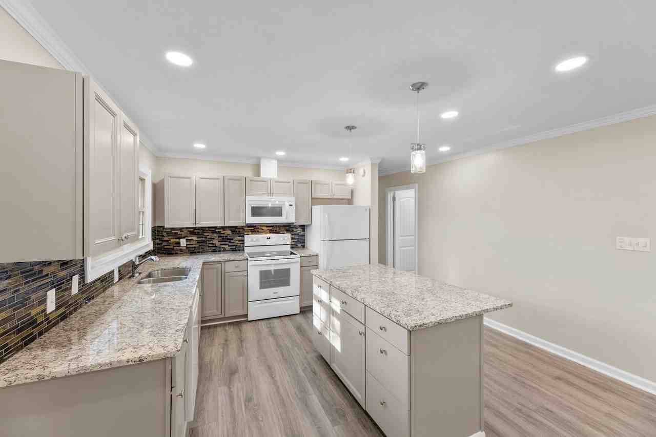 420 Downey Pl - Photo 6 of 26