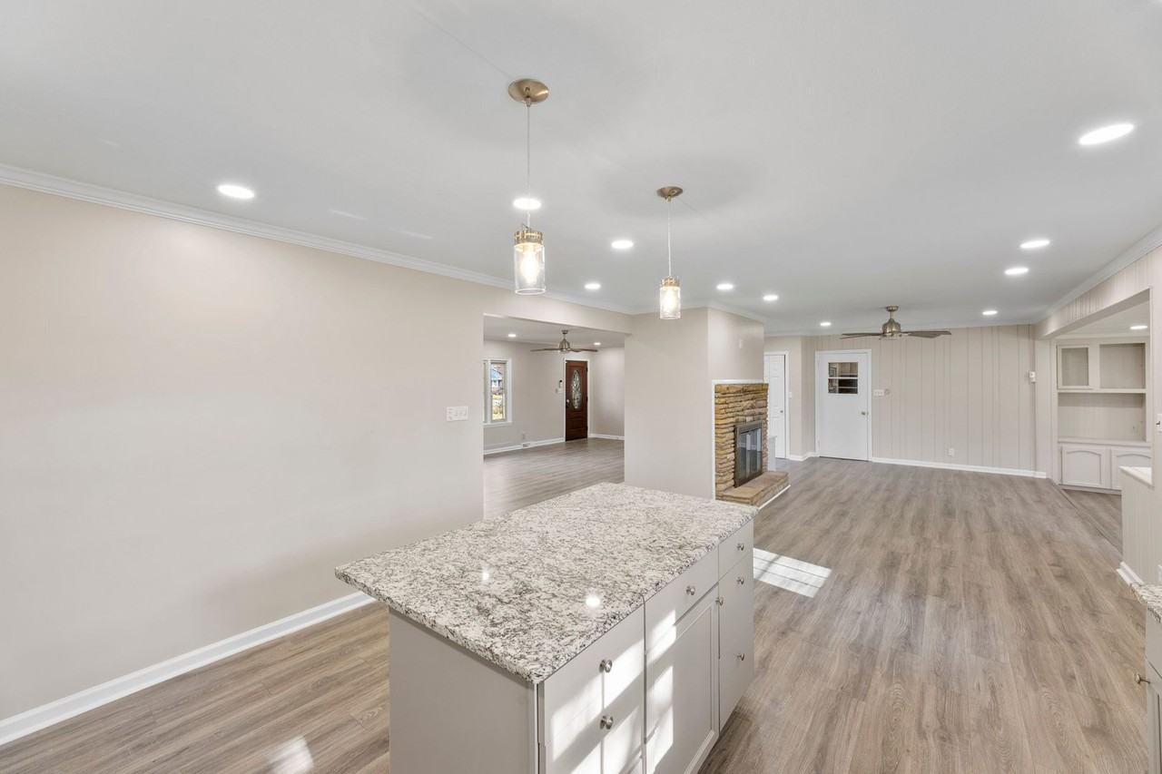 420 Downey Pl - Photo 7 of 26