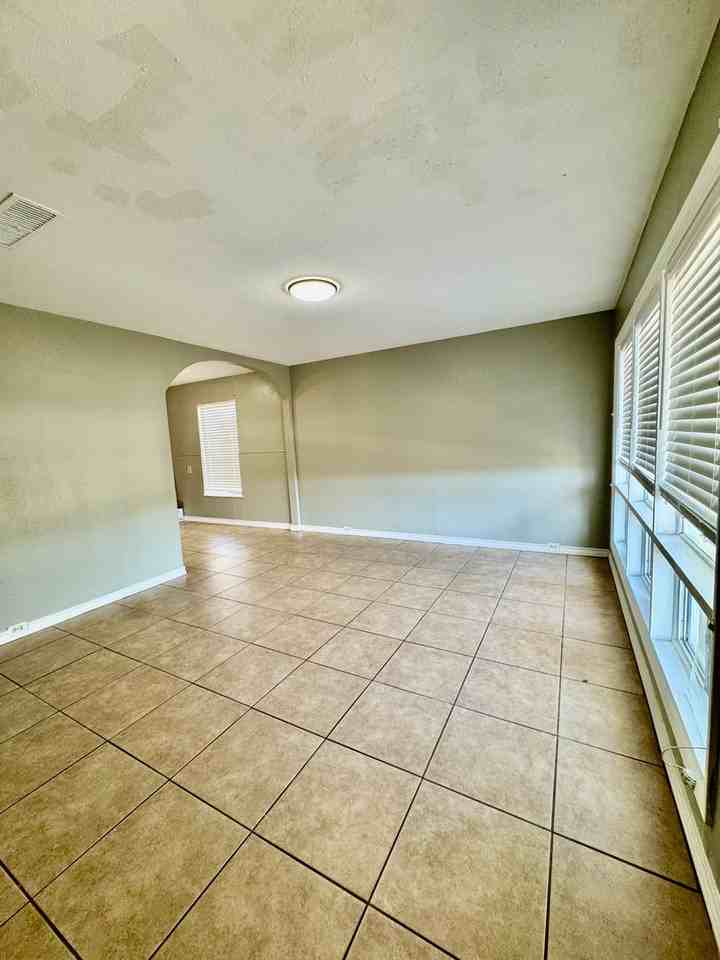 4809 Carroll Ln - Photo 2 of 28