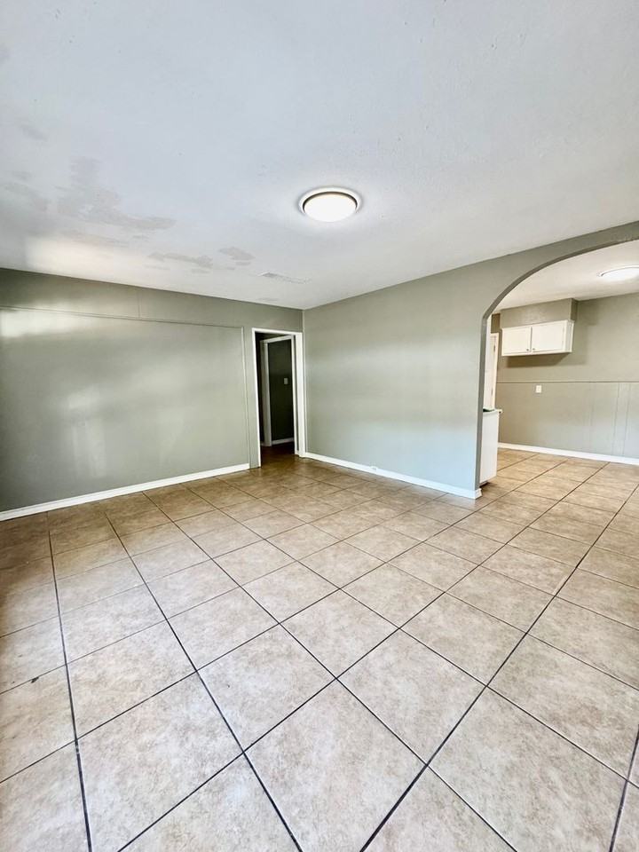 4809 Carroll Ln - Photo 3 of 28