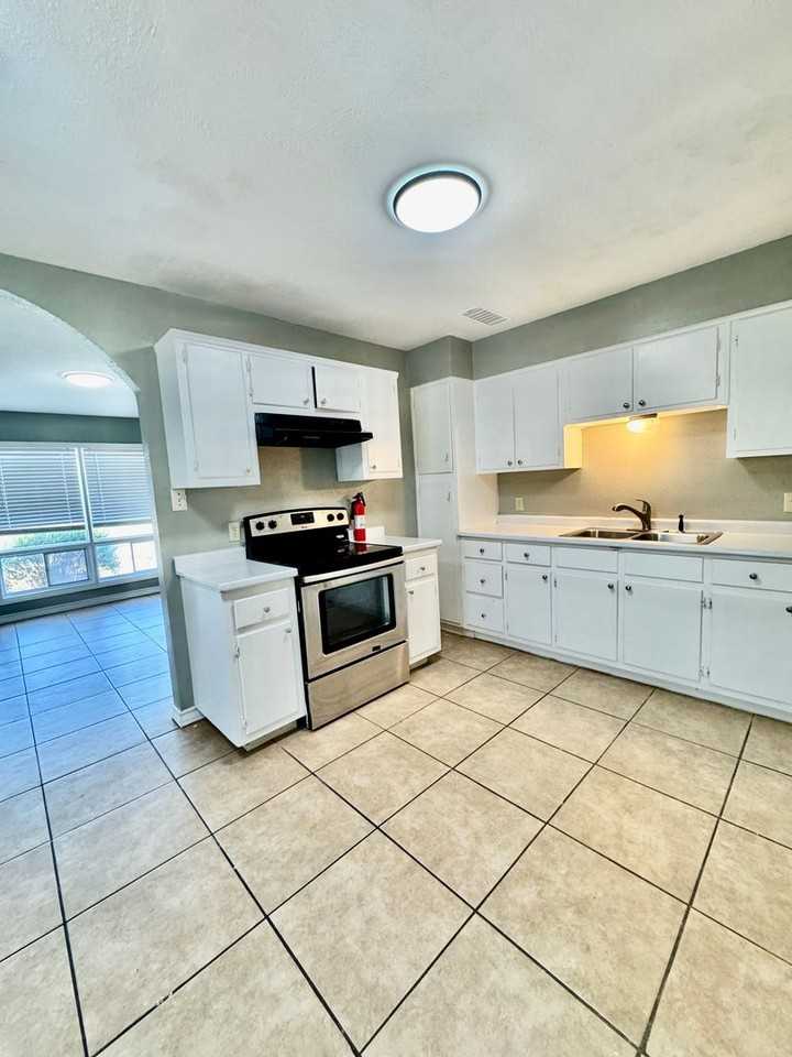 4809 Carroll Ln - Photo 6 of 28