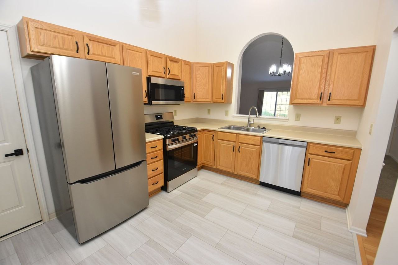 4117 Cherry Pointe Dr - Photo 6 of 21
