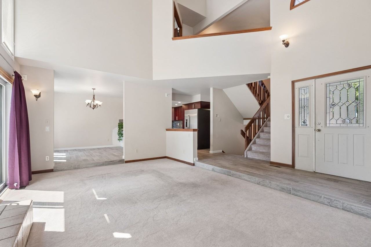 76 Woodbridge Dr - Photo 3 of 32