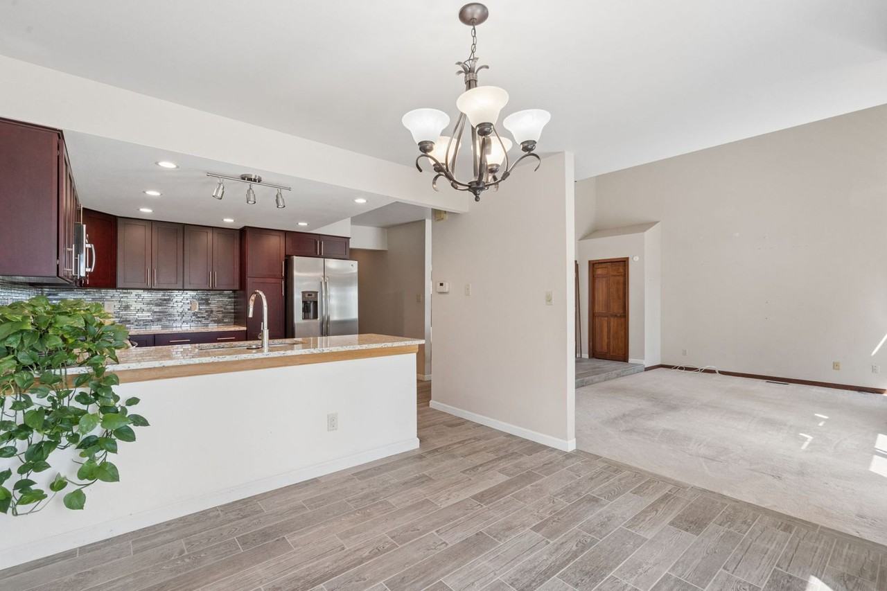 76 Woodbridge Dr - Photo 4 of 32