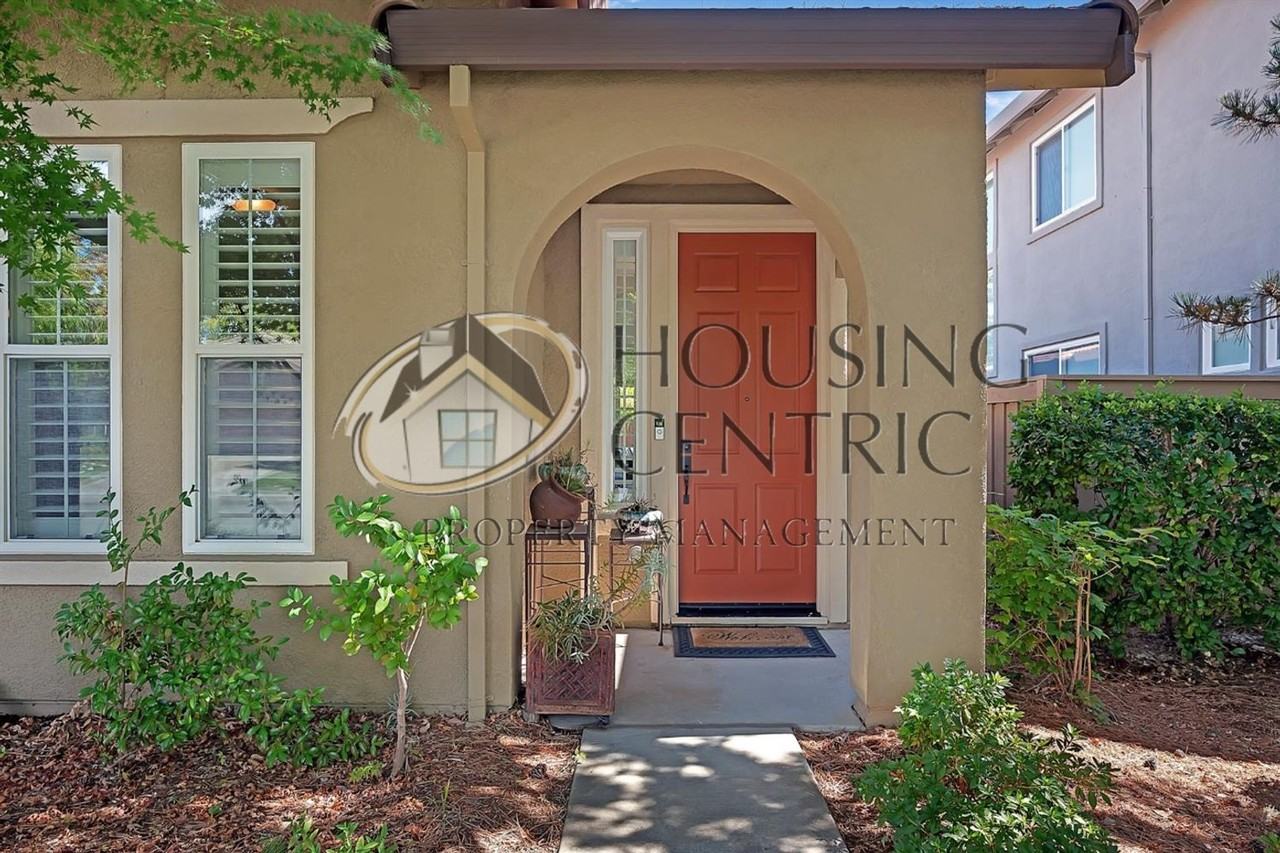 1241 Meredith Way - Photo 4 of 33