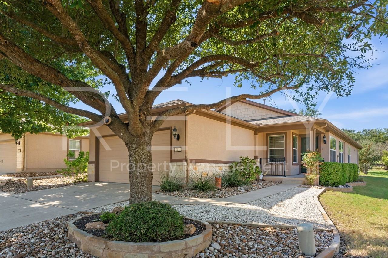 102 Huntsville Cv - Photo 2 of 40