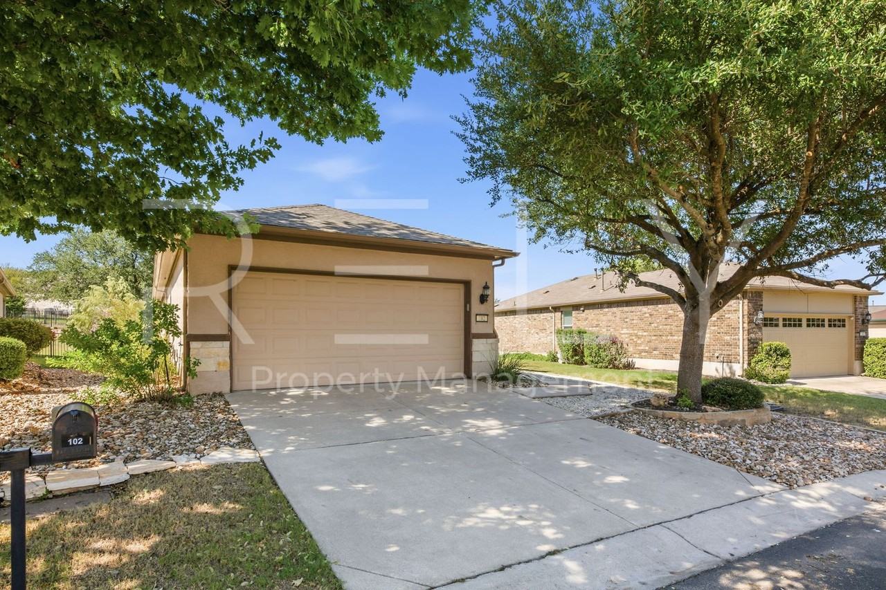 102 Huntsville Cv - Photo 4 of 40