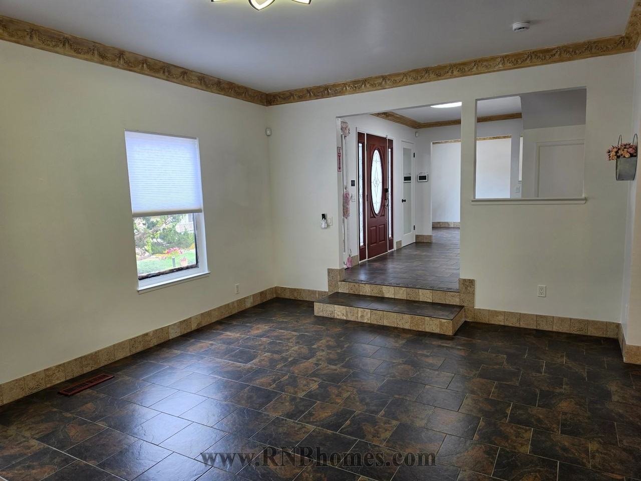912 Yosemite Ln - Photo 5 of 35