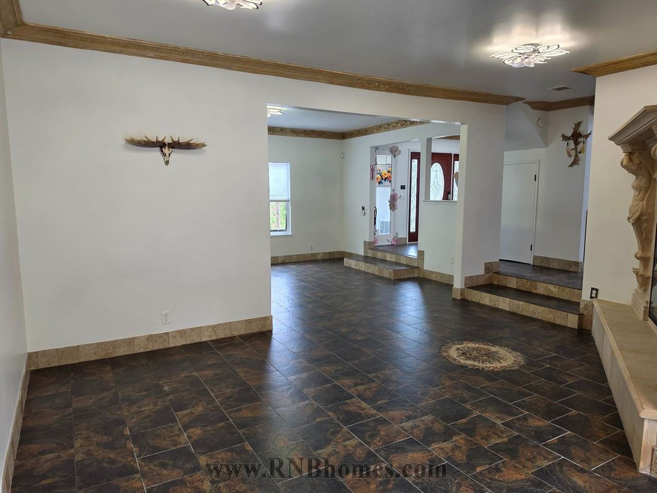 912 Yosemite Ln - Photo 7 of 35