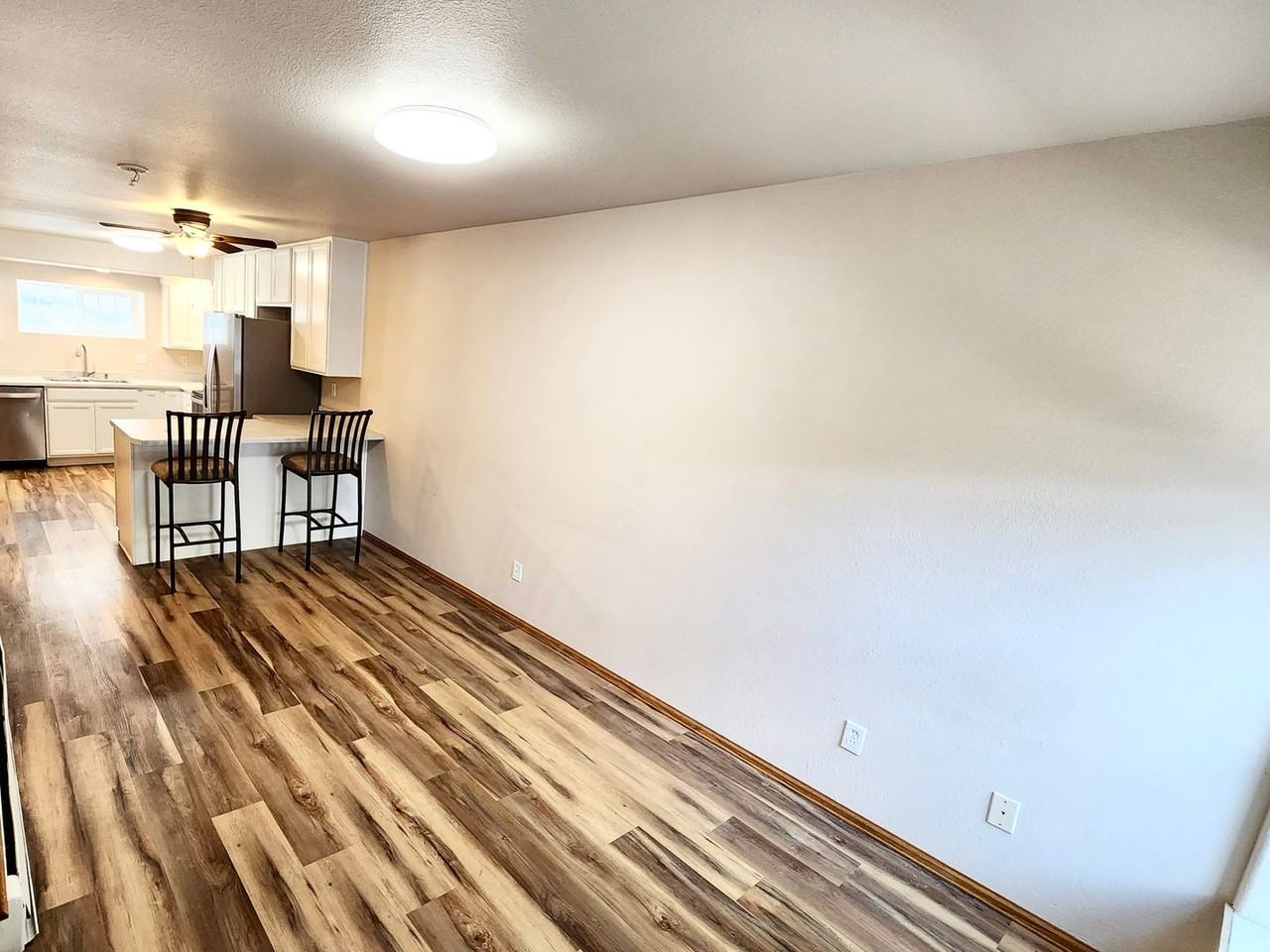 549 W Dale St - Photo 2 of 12